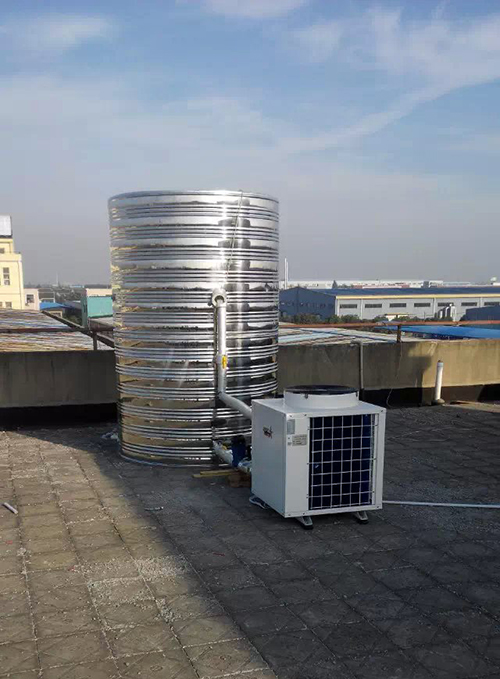 藍(lán)冠機(jī)電空氣能熱水工程展示：空氣能熱水工程主機(jī)+保溫水箱