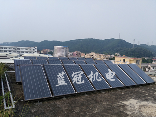 藍(lán)冠機(jī)電酒店平板太陽(yáng)能熱水器熱水工程