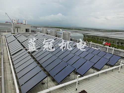 藍(lán)冠機(jī)電為三一重工工廠員工宿舍安裝的太陽能熱水工程